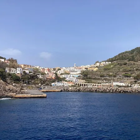 La Casetta Degli Amici Ustica * Isola di Ustica