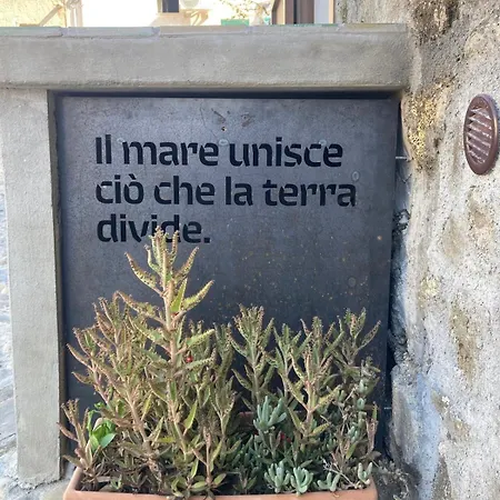 La Casetta Degli Amici Ustica Isola di Ustica